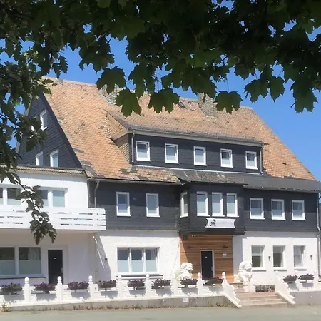 Die Zwei Loewen Ferienwohnungen-3